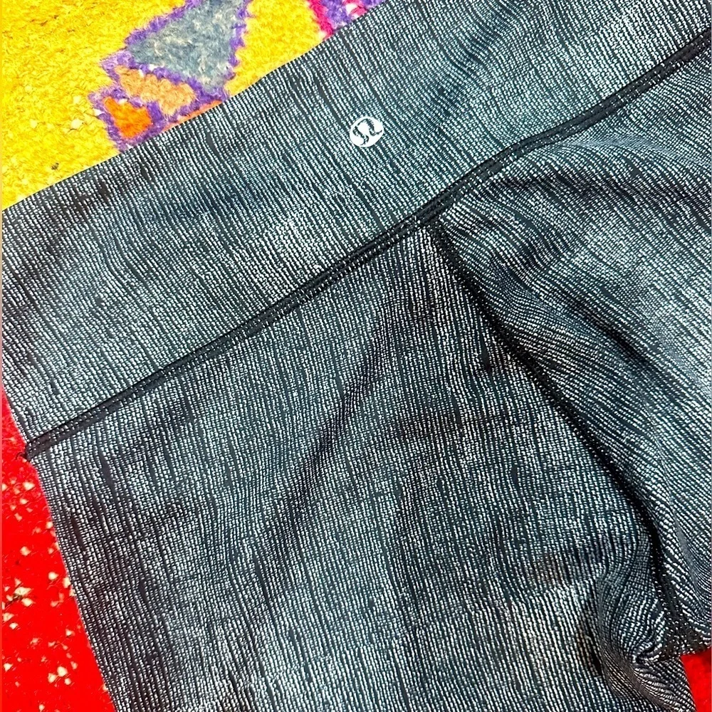 LULULEMON spandex stretch black/white leggings sz 6